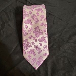Vintage SeanJohn tie, 100% polyester, lavender paisley pattern, 60x3.5 inches